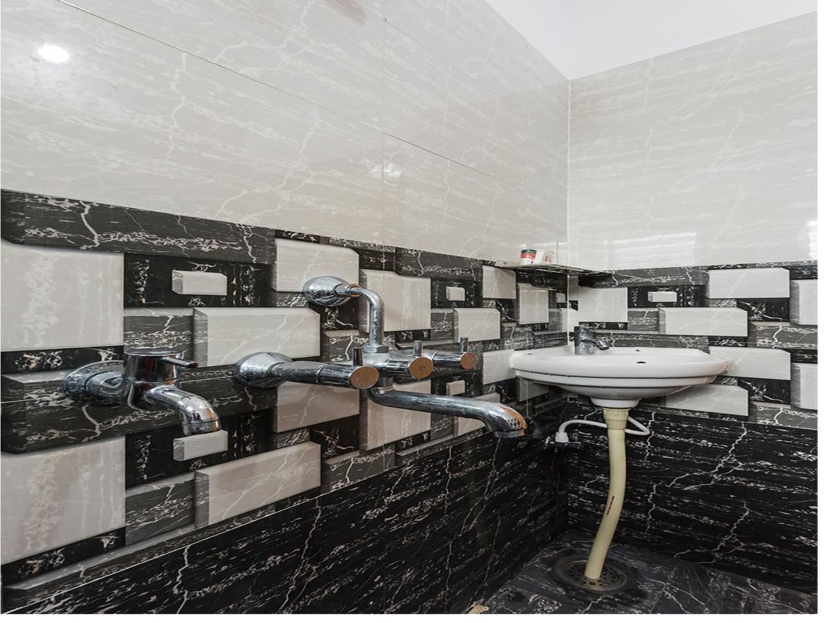 מייזור Oyo 9544 Hotel Crown Residency מראה חיצוני תמונה