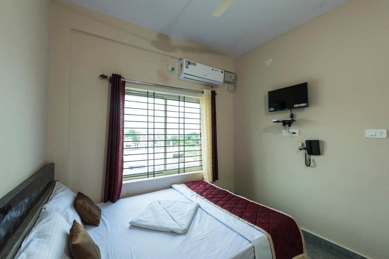 מייזור Oyo 9544 Hotel Crown Residency מראה חיצוני תמונה